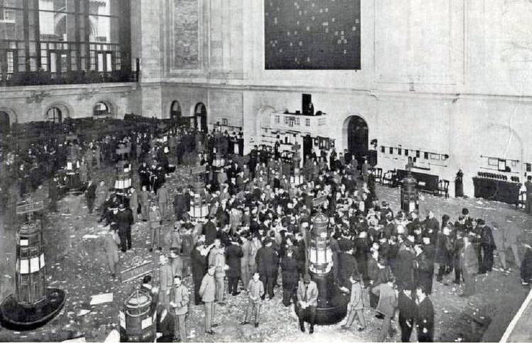 Фото 1907 года, торговый зал New York Stock Exchange.